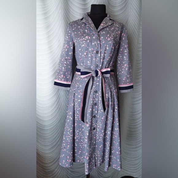 Boden Dresses & Skirts - Boden Long Sleeve Gray Dress with Pink Floral Design